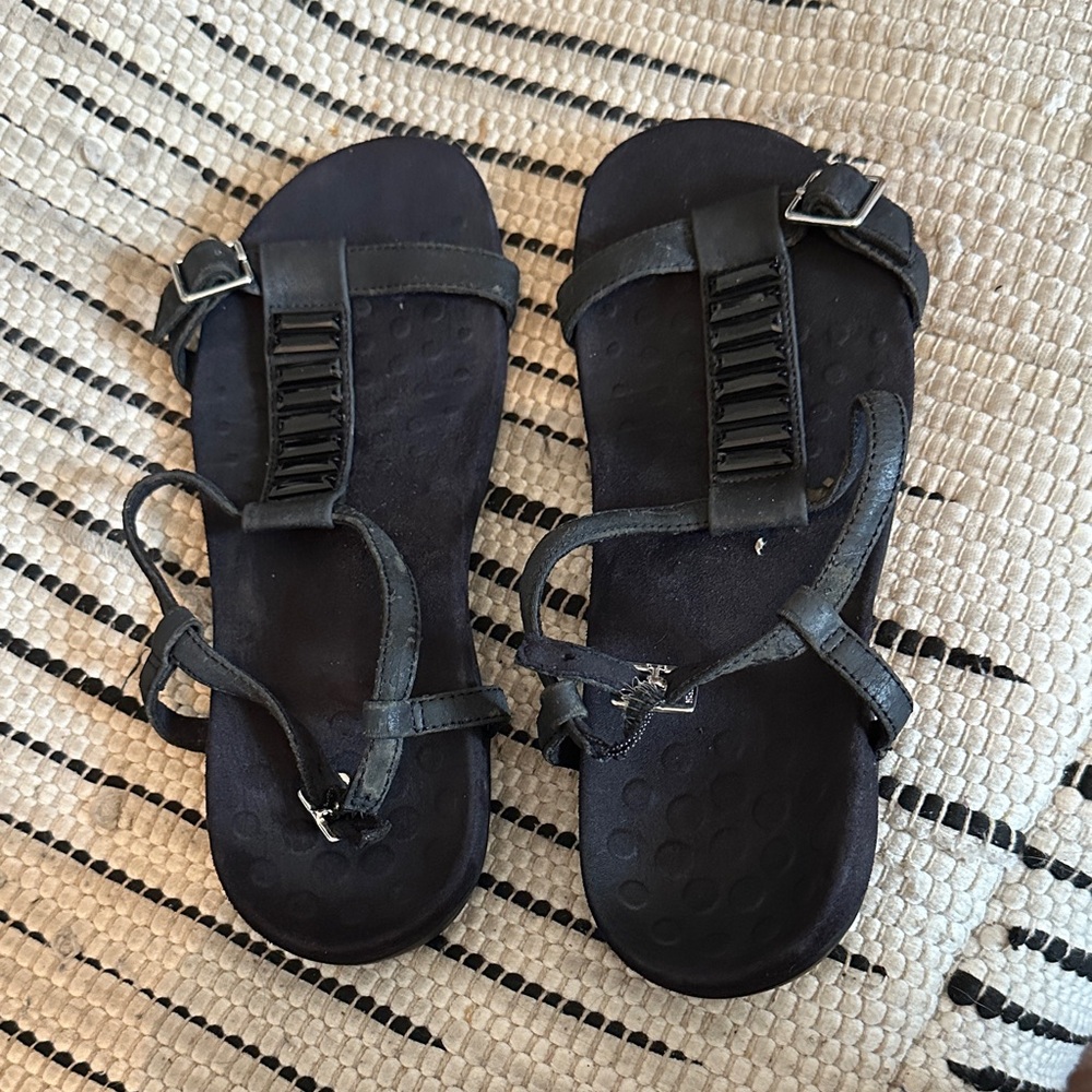 A1—Vionic Dark Sandals with Buckle Straps